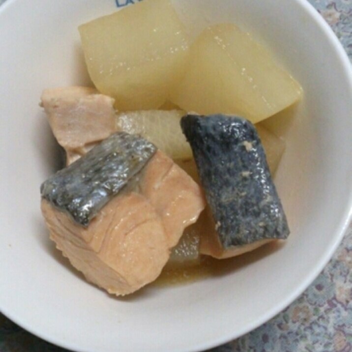 秋鮭と大根の煮物